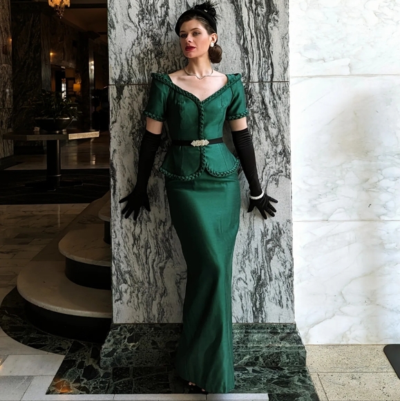 Vintage Green "Marilyn Monroe" Inspired Satin Evening Suit - Picture 3 of 12